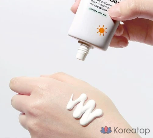 Солнцезащитный крем KIM JEONG MOON Aloe Cure Aqua Mild Green Sunscreen SPF50+ PA++++, 40 мл, 1 шт.