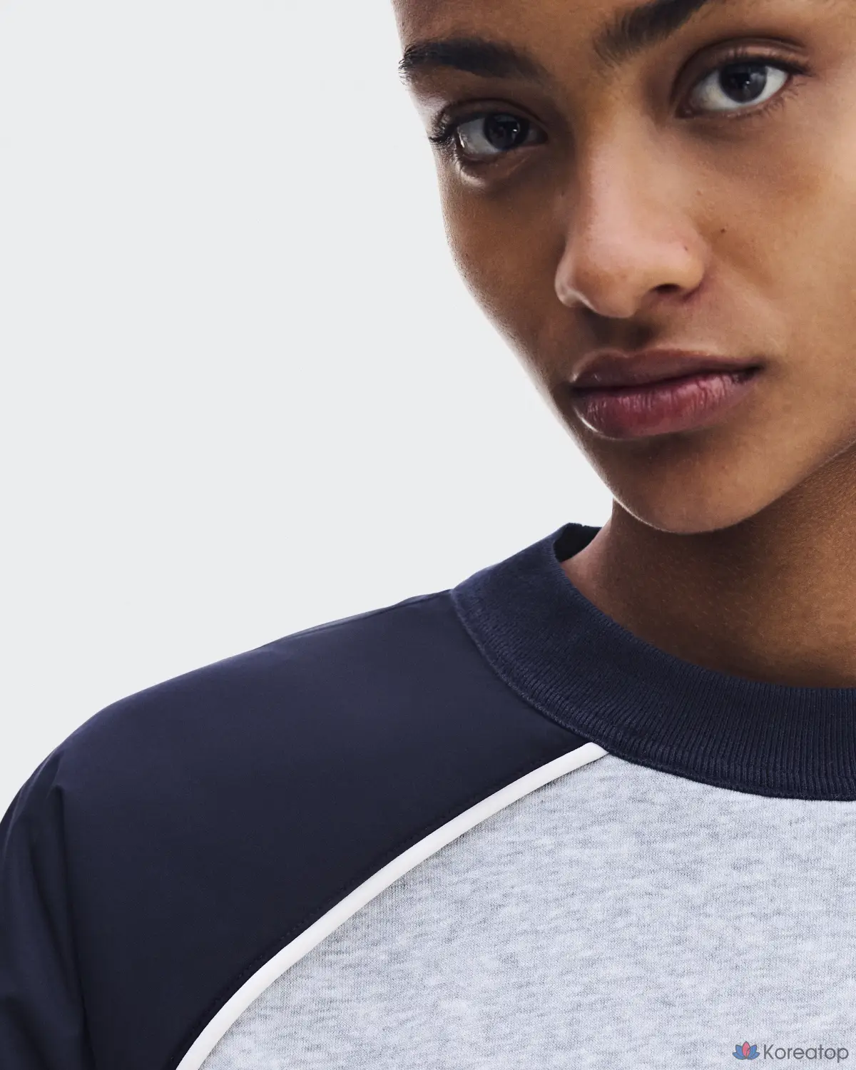 Свитшот ON Oversized Crewneck
