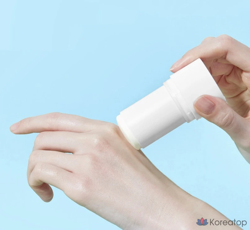 Солнцезащитный стик KIM JEONG MOON Aloe Cure Water Splash Cooling Sun Stick SPF50+ PA++++, 100 мл, 23 г, 1 шт.