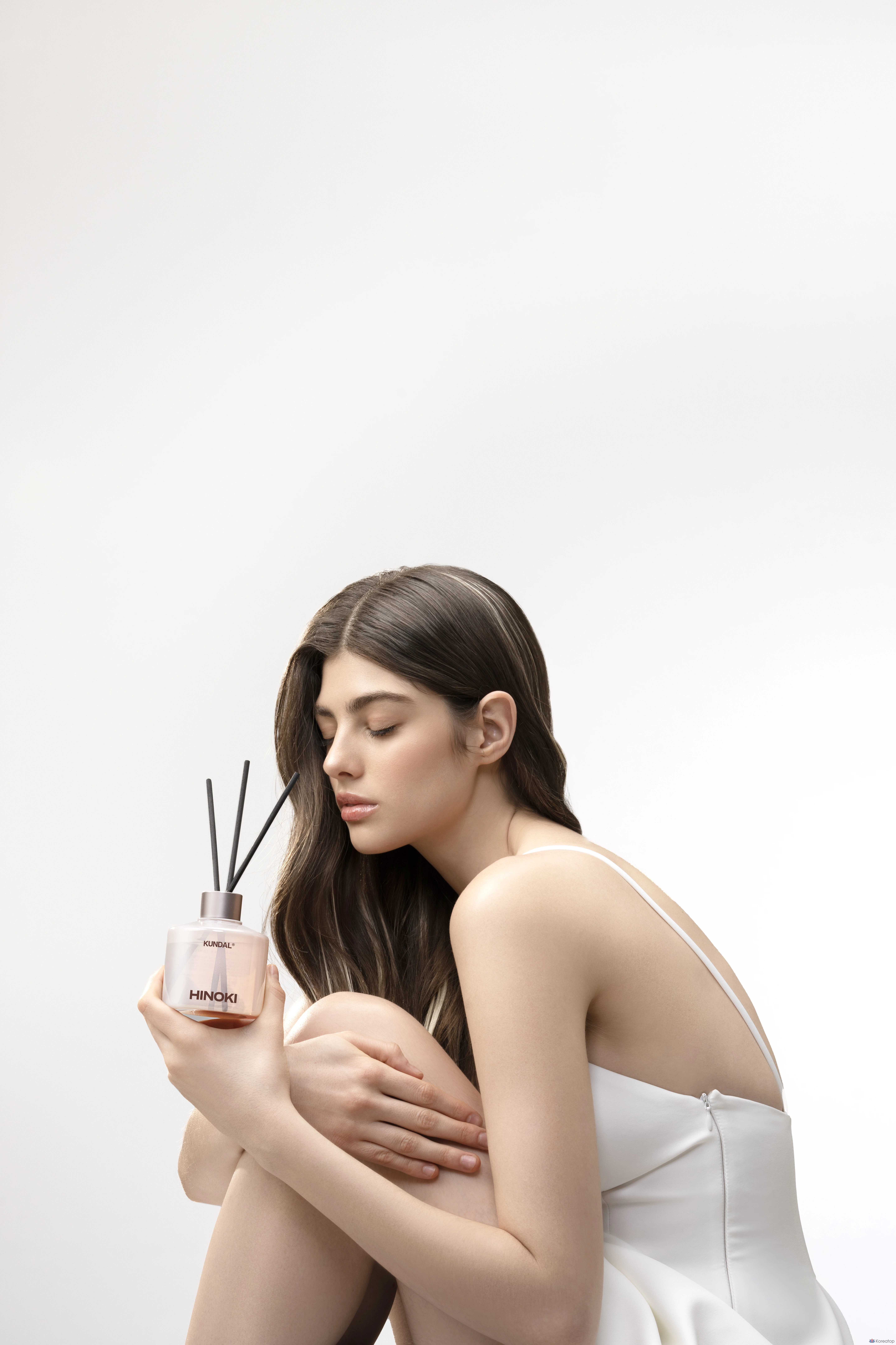 Набор Kundal: диффузор для духов + фибровые палочки, цвет хиноки, 200 мл, 1 комплект.