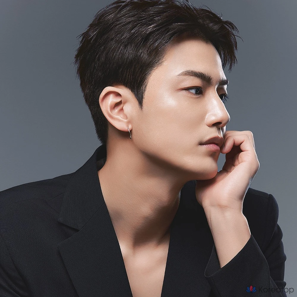 Тональный крем DEWYCEL Homme True Beam Stick & Brush Foundation SPF50+ PA++++, стойкость 24 часа, 1 шт., 12 мл