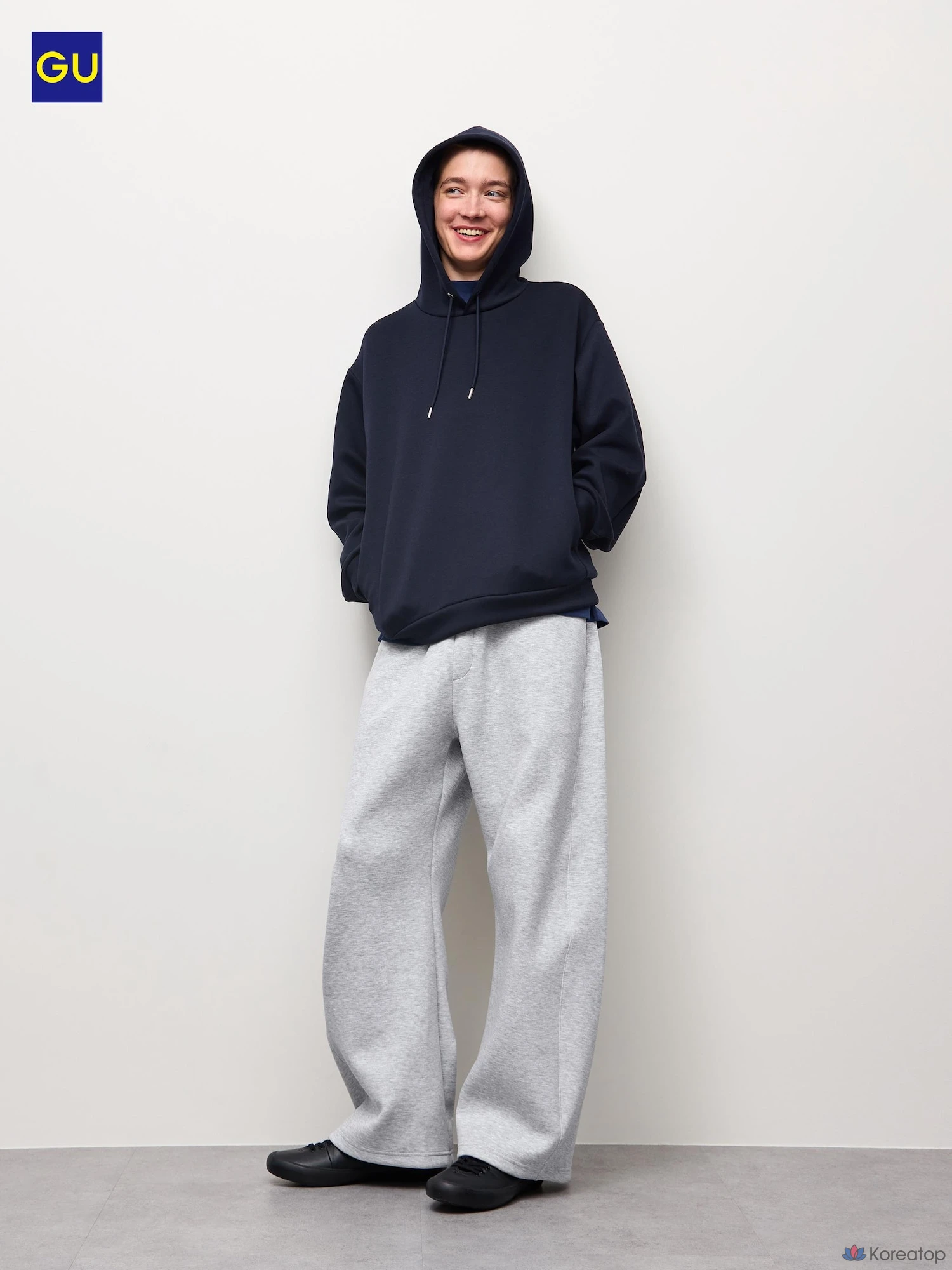 Брюки Uniqlo Smooth Sweat Barrel Leg Pants