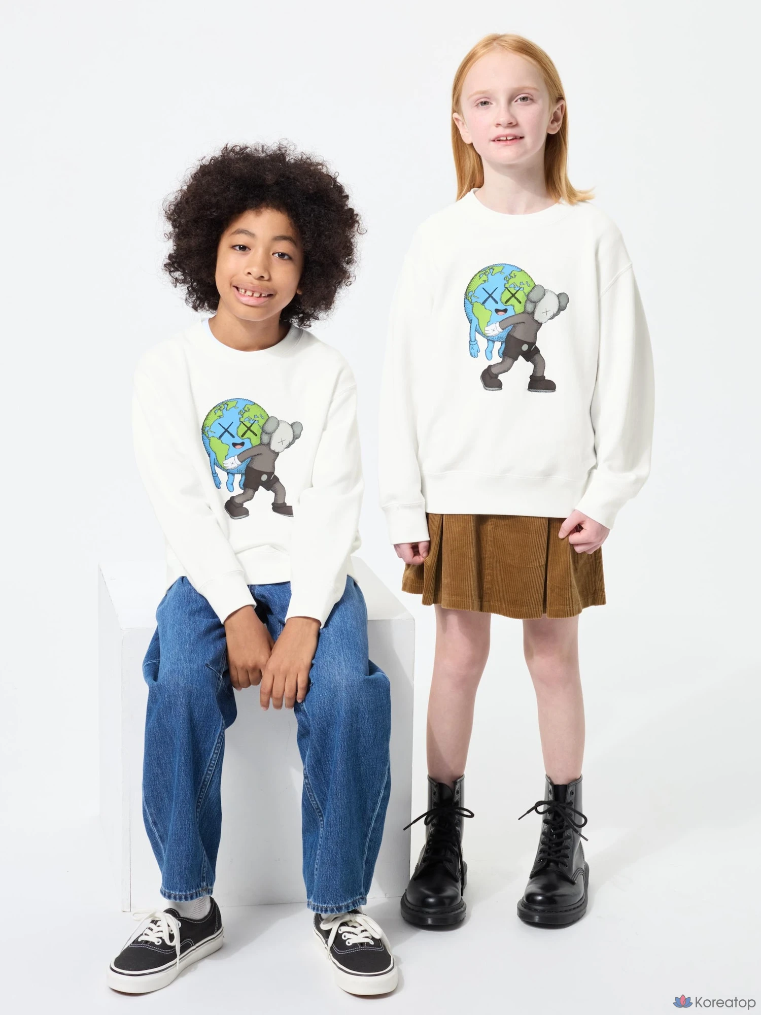 Свитшот детский Uniqlo KAWS Universe Sweatshirt C