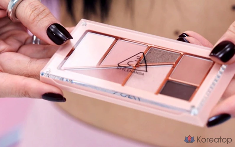 Палетка теней для век 3CE Layer It All, 7,5 г, цвет ROSYHIP, 1 шт.