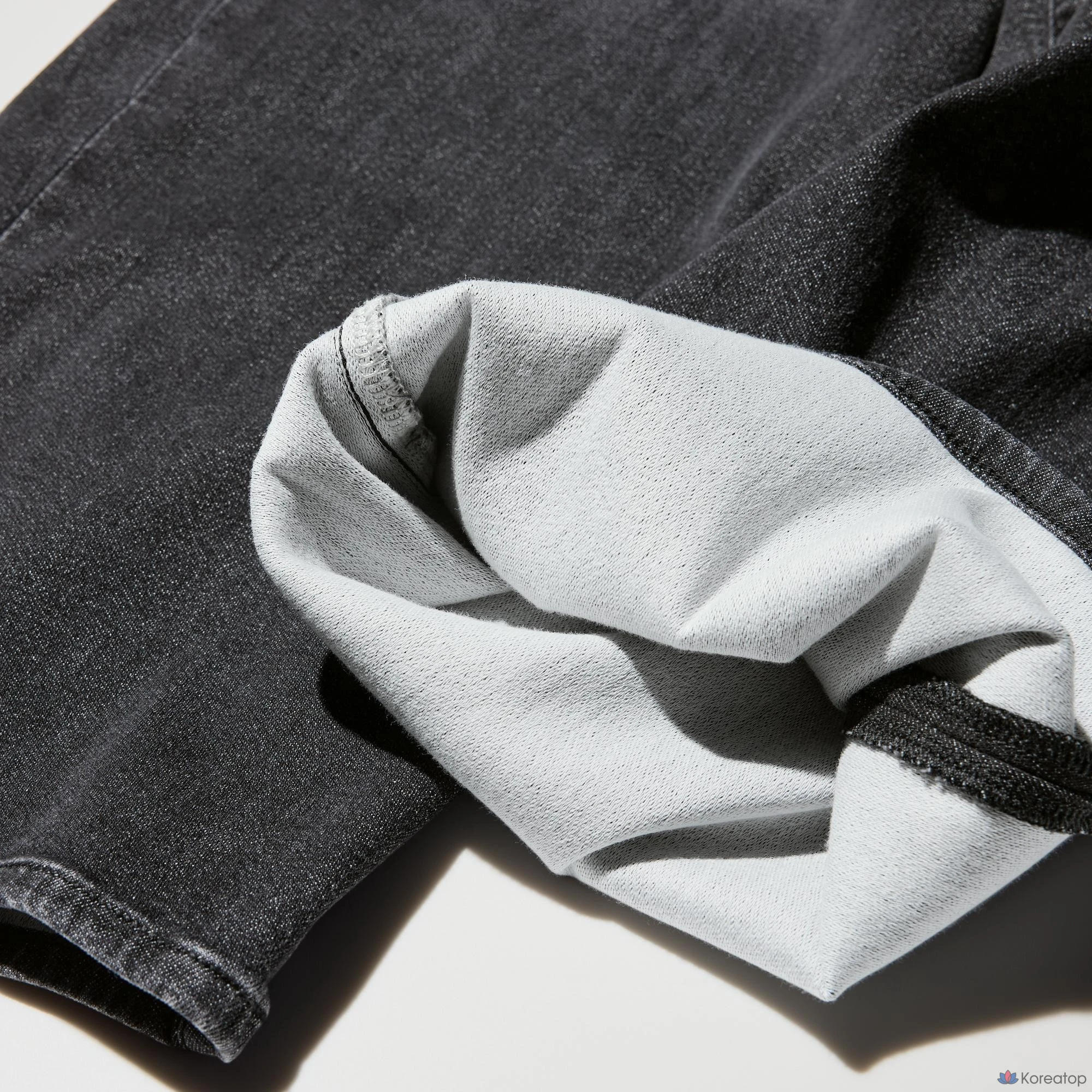Джинсы Uniqlo EZY Barrel Jeans