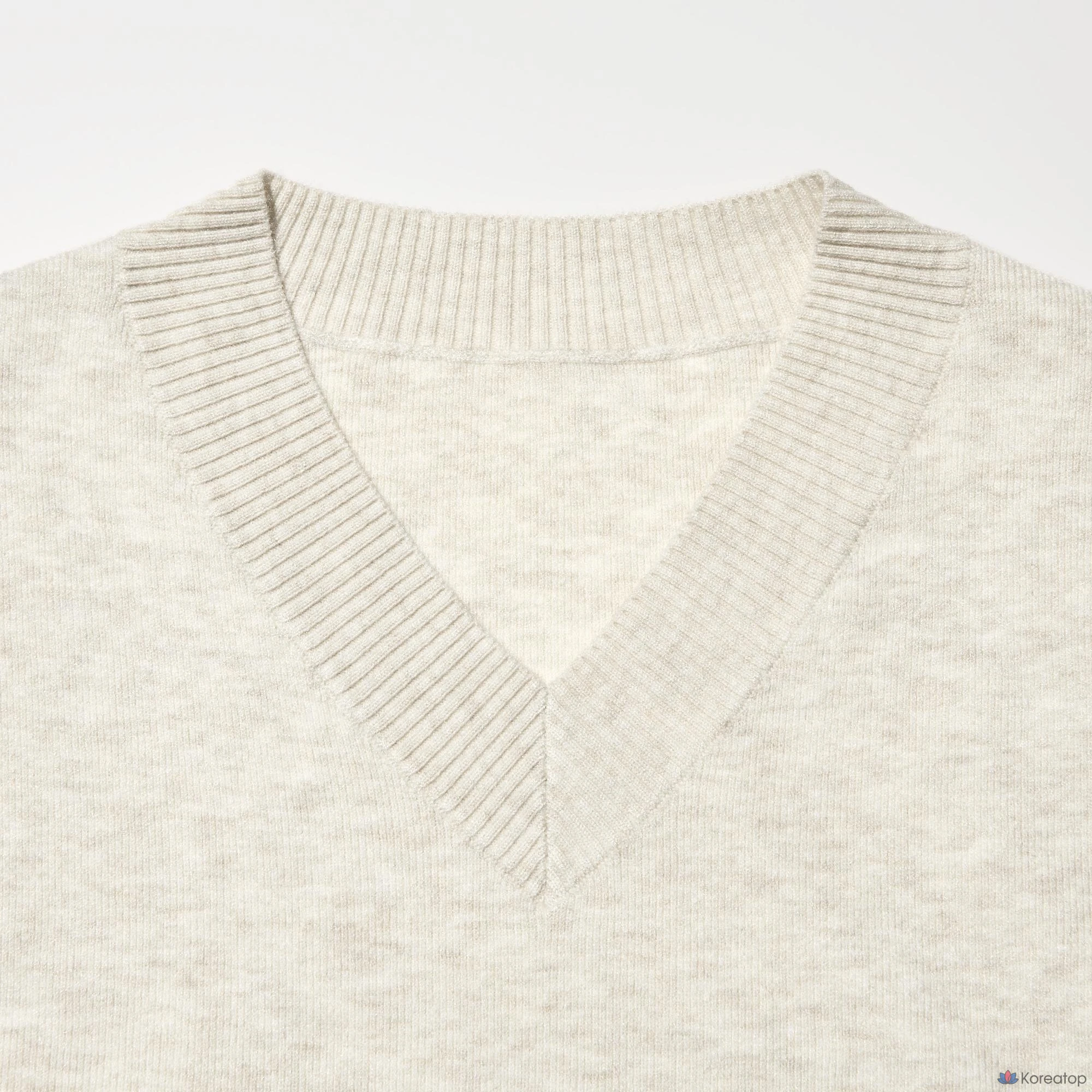 Свитер Uniqlo Washable Knit V-Neck Sweater (Smooth)