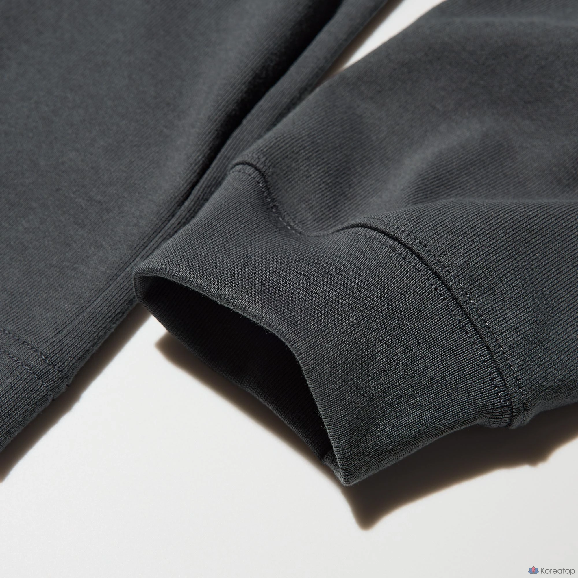 Футболка Uniqlo Mock Neck Long Sleeve T-Shirt