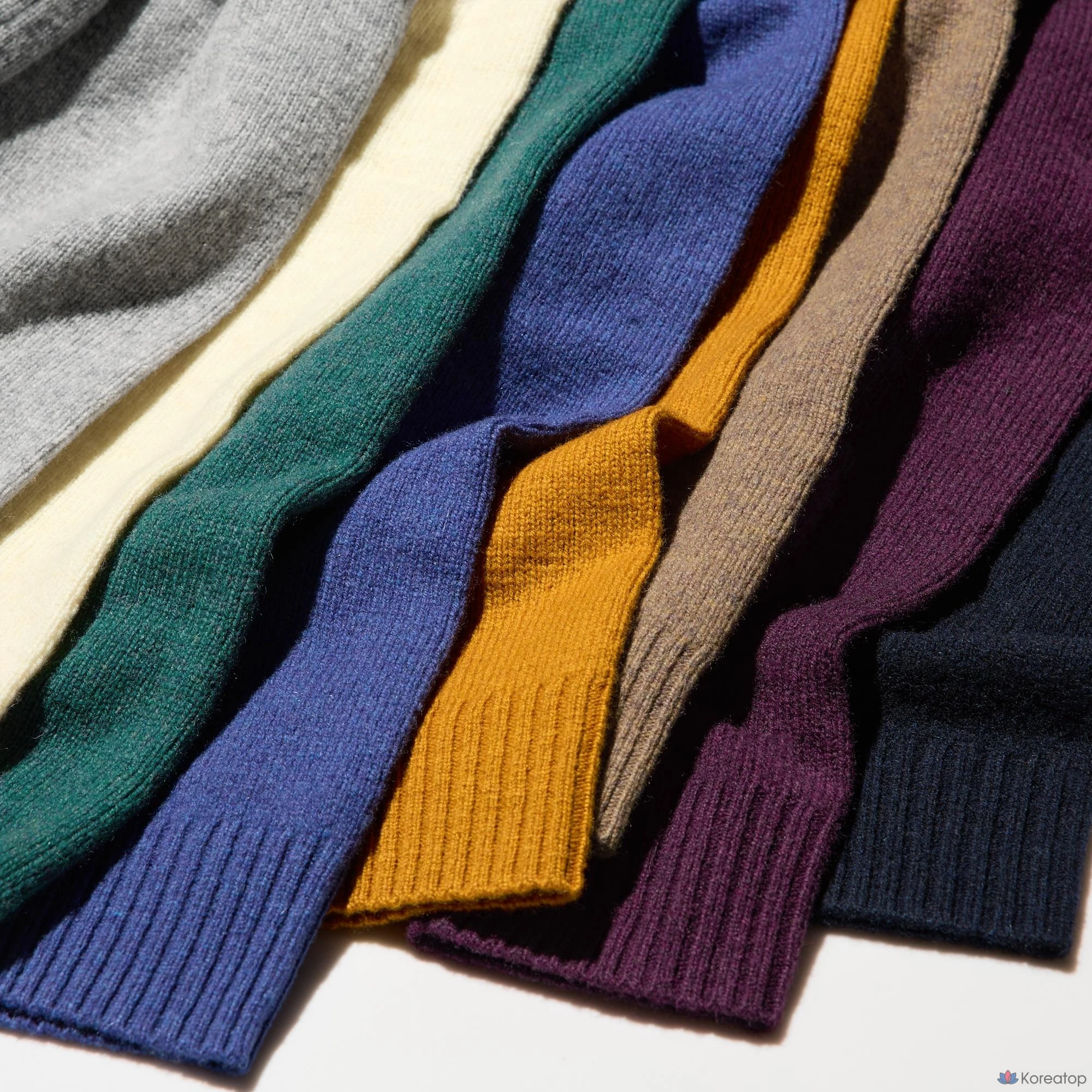 Свитер Uniqlo Lambswool Crew Neck Sweater