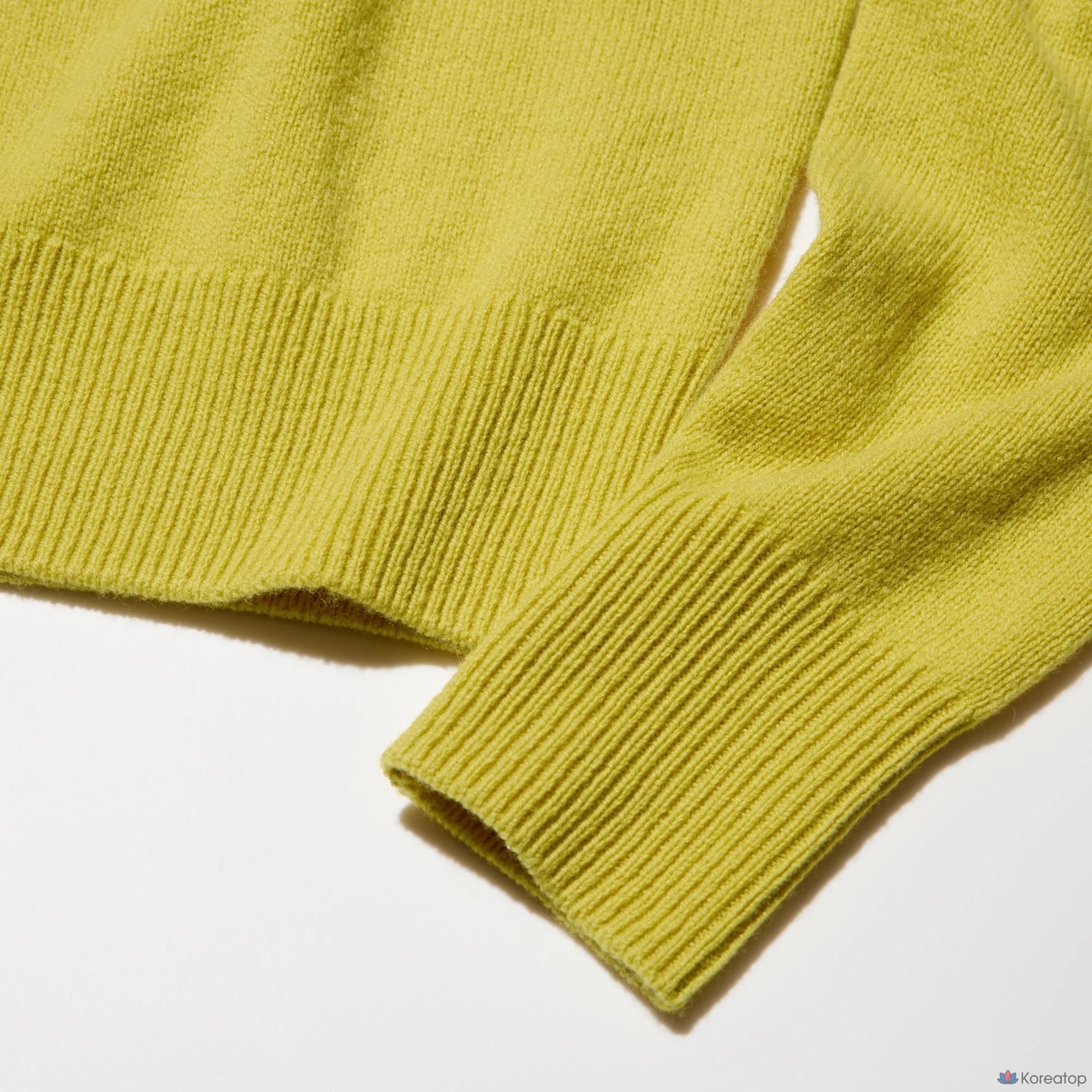 Свитер Uniqlo Lambswool Crew Neck