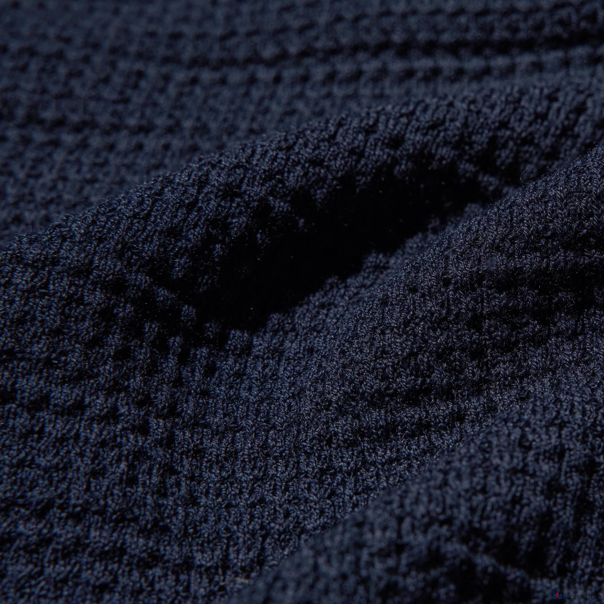 Свитер Uniqlo Merino Blend Henley Neck Sweater