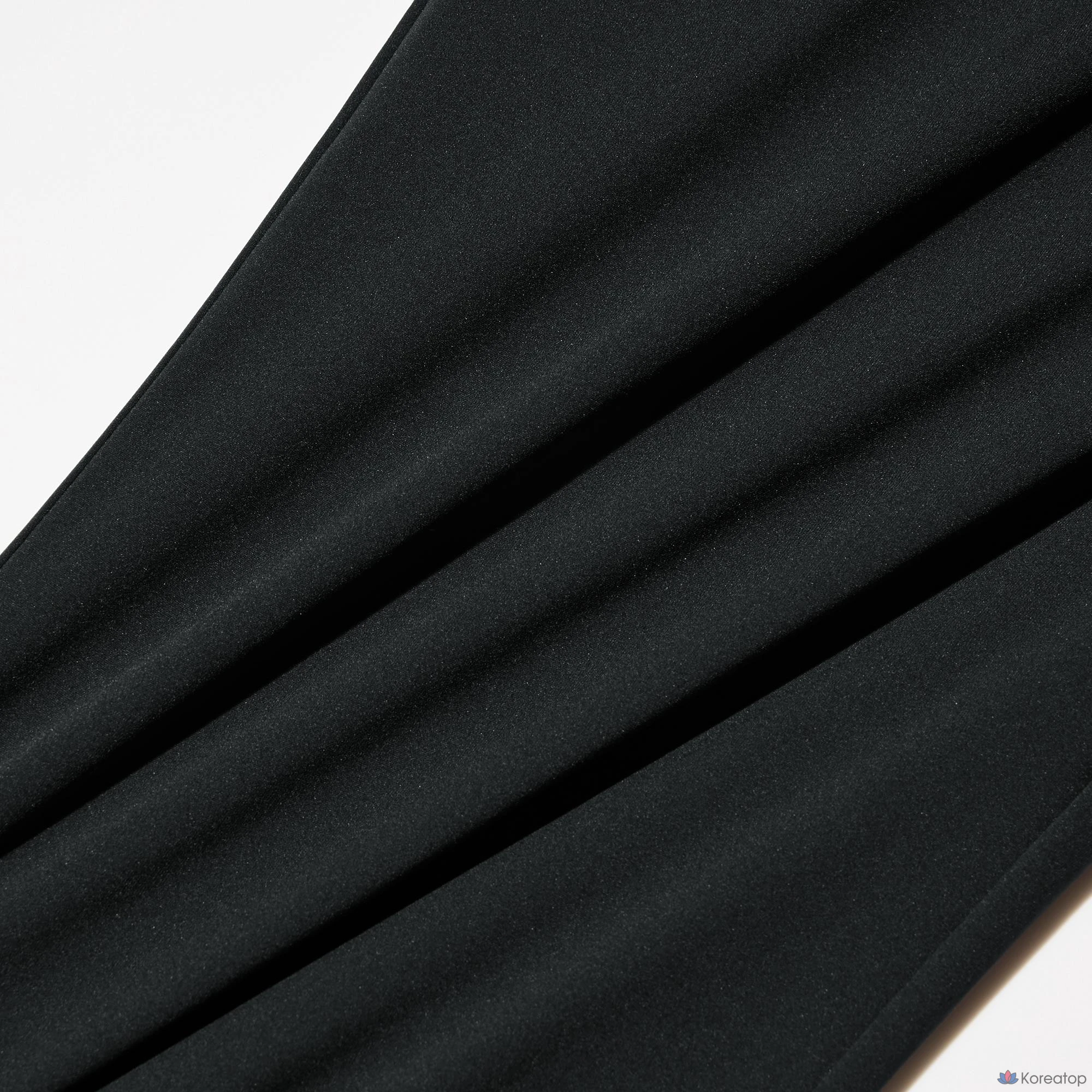 Брюки Uniqlo Ultra Stretch Active Tapered Pants, длина 68–74 см