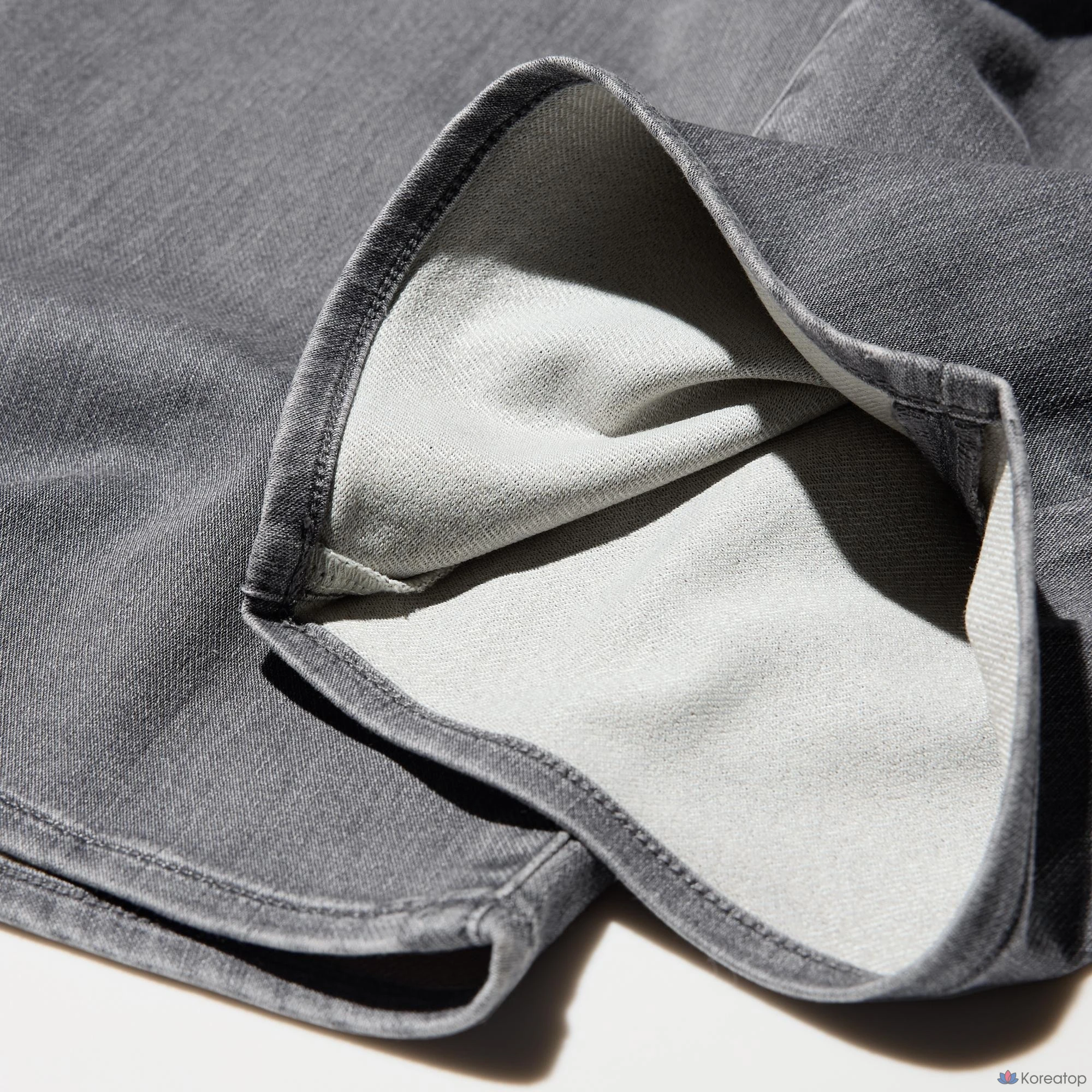 Джинсы Uniqlo EZY Barrel Jeans