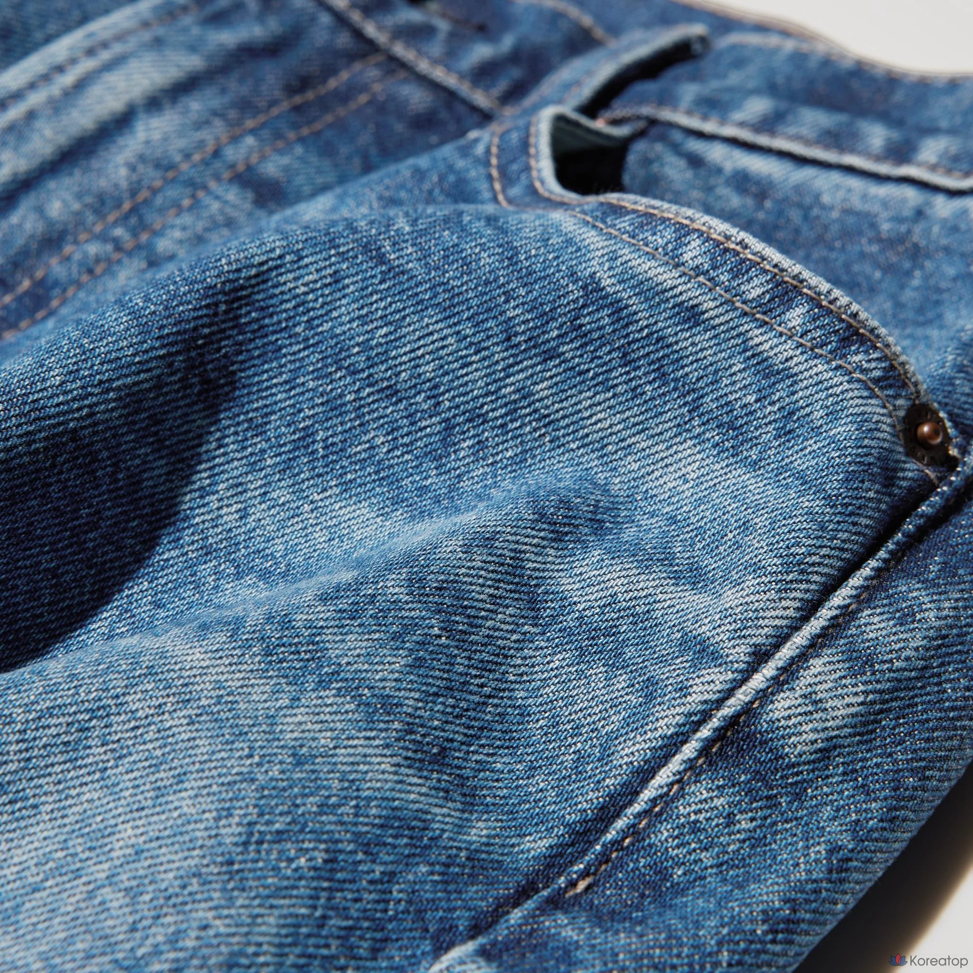 Джинсы Uniqlo Slim Straight