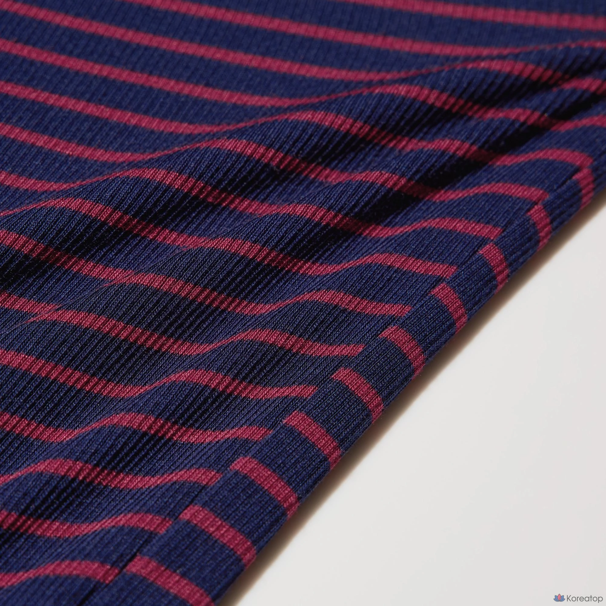 Кардиган Uniqlo Rib V-Neck Cardigan, в полоску