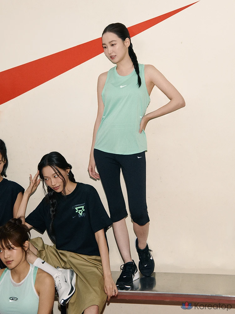 Леггинсы женские Nike Sportswear Chill Jersey Tight High-Waist Capri